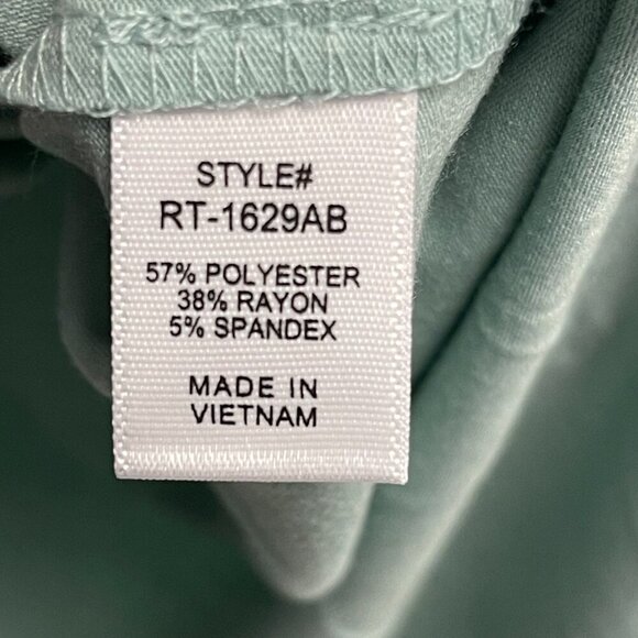 Zenana High Low Hem Short Sleeve V-Neck Top - Sage Green - Size L - NWT - Picture 4 of 5